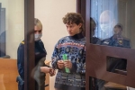 Сжегшему паспорт гражданина России певцу Шарлоту в очередной раз продлили арест