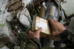 Крупные схроны с оружием и 80 тысячами патронов нашли в ДНР