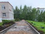 В Воротынске благоустраивают территорию детского сада
