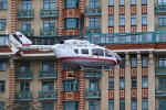 Пострадавшего при столкновении автобусов в Москве ребенка доставили в клинику на вертолете
