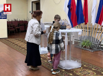 В Полотняном Заводе ветеран пришла голосовать с правнуками
