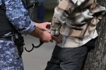Задержание ранивших российского полицейского наркозакладчиков попало на видео