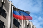 Фанаты сборной Румынии вывесили флаг ДНР на матче с Украиной
