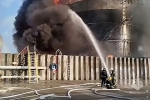 Пожар на нефтебазе в Азове после удара ВСУ разгорается с новой силой. Вспыхнул второй резервуар