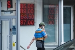 Россиянам назвали некомфортный для покупки курс доллара и евро