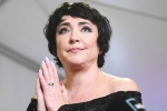 Лолита объяснила решение отдать дочь на воспитание бабушке