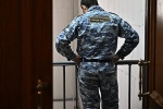 Госдума разрешила приставам применять огнестрельное оружие