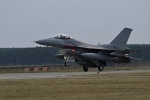 В России ответили на поставку первой партии американских истребителей F-16 на Украину