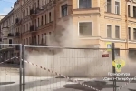 Появились кадры рушащегося второй день дома в Санкт-Петербурге