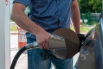 Российским нефтяникам поручили увеличить поставки бензина АИ-95
