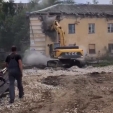 В Калуге начался снос еще одного аварийного дома