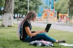 Россиянам рассказали о желающих получать много без переработок «инопланетянах»