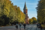 В российском городе автомобиль выехал на тротуар и сбил пятерых