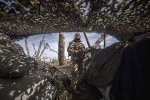 «Три — уже напряглись». Украинский военный пожаловался на невозможность собраться вместе из-за риска российских ударов