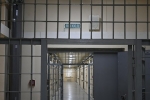 Россиянина посадили в тюрьму за нацистские надписи на заборах