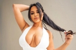 Звезду OnlyFans арестовали во время отпуска в арабской стране за распространение порно