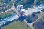 Российские бойцы сняли на видео прилет сброшенной на них авиабомбы в Курской области