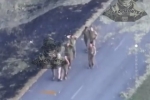 Конвой российским десантником пленных бойцов ВСУ под Курском сняли на видео