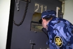 Справивших нужду на БТР российских подростков отправили в СИЗО
