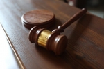 Суд освободил из-под стражи покушавшуюся на дочь Мартынову