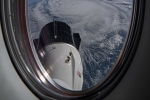 Расстыковку корабля Crew Dragon от МКС вновь отложили