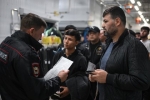 В России почти вдвое урезали квоту на временное проживание мигрантов