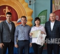 Глава калужского минспорта передал спортинвентарь школе Первомайска