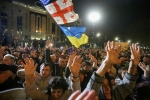 В Тбилиси митингующие напали на показавшегося им русским мужчину
