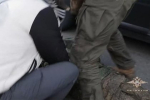 Задержание воровавших деньги у участников СВО попало на видео