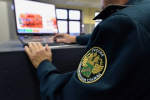 В российском аэропорту задержали мужчину с валютой на четыре миллиона рублей