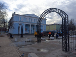 В Людинове демонтировали спорный забор перед ДК