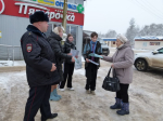 В Износках волонтеры рассказали жителям, как уберечься от мошенников