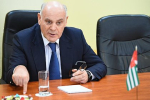 Экс-президент Абхазии связал помощь России со стабильностью