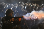 Спецназ начал разгон митинга у госуниверситета в Тбилиси