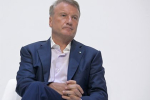 Греф заявил о резком сокращении «матрасно-подушечных» денег россиян