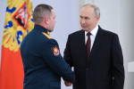 Путин побеседовал с Героями России в неформальной обстановке