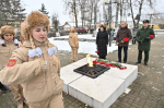 Владислав Шапша возложил цветы к Вечному огню в Козельске