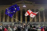 Протестующие заблокировали проспект около парламента Грузии