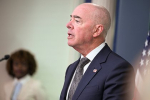США исключили иностранное вмешательство в деле с неопознанными дронами