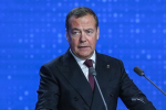 Медведев назвал сроки обсуждения нехватки инженеров в России
