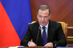 Медведев ответил на слова Зеленского о презрении к народу России
