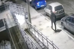 Россиянин рухнул с 19-го этажа в метре от прохожего, выжил и попал на видео