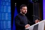 Зеленский пообещал передать привет России после полета дрона у Рады