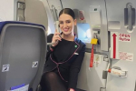 Стюардесса сделала фото на борту самолета и взбудоражила иностранцев