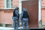Россиянин удерживал несовершеннолетнюю в квартире и насиловал ее