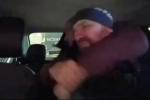 Нападение и избиение пьяным россиянином таксиста в салоне автомобиля попало на видео