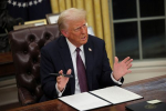 Американист объяснил решение Трампа приостановить программы помощи США другим странам