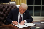 В Госдуме назвали шокирующим для Зеленского указ Трампа об остановке помощи другим странам