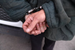 Полицейские задержали подозреваемых в поджоге квартиры россиян