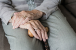 Мошенники заставили 78-летнюю учительницу из Калужской области продать дачу